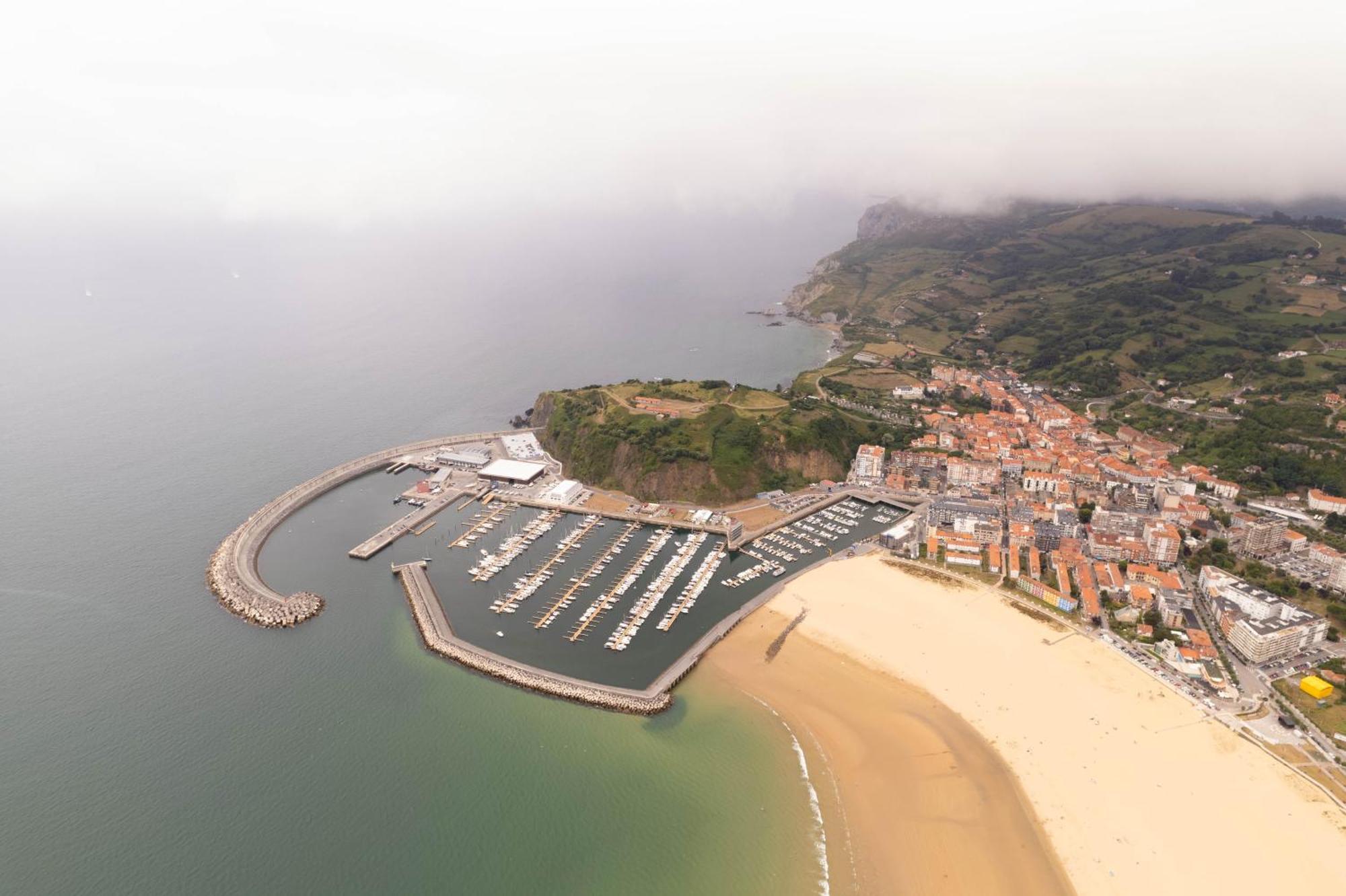 Alojamiento - Bungalows En El Centro De Laredo A 200 M De La Playa Exterior foto